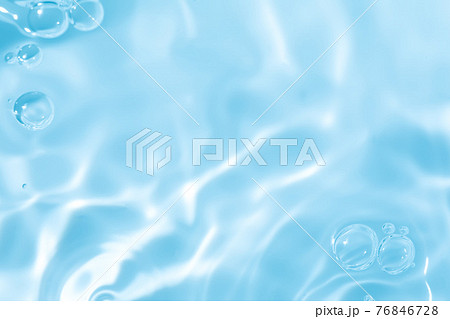 水面・水中・水のテクスチャ。健康や医療、環境やライフスタイル、飲料のイメージ。 水面・水中・水のテクスチャ。健康や医療、環境やライフスタイル、飲料のイメージ。 76846728