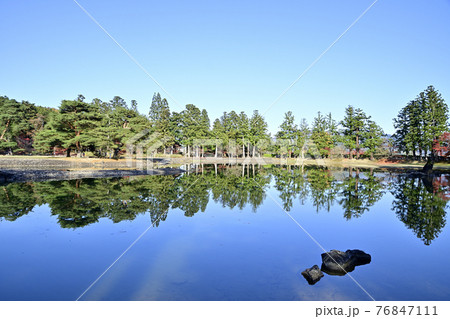 平泉 毛越寺の浄土庭園 76847111