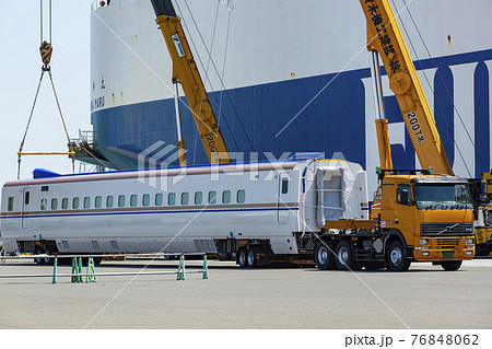 陸揚げされた列車 陸揚げされた列車 76848062