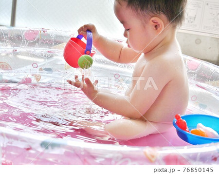 水遊び 水遊び 76850145