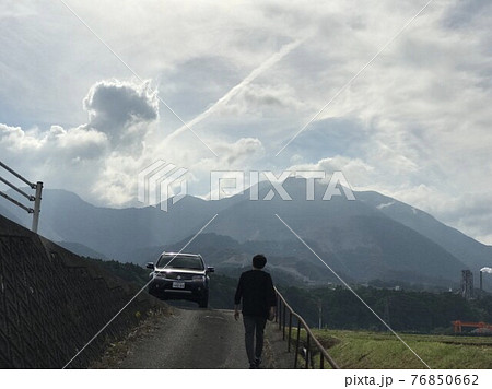 愛しい目線 76850662