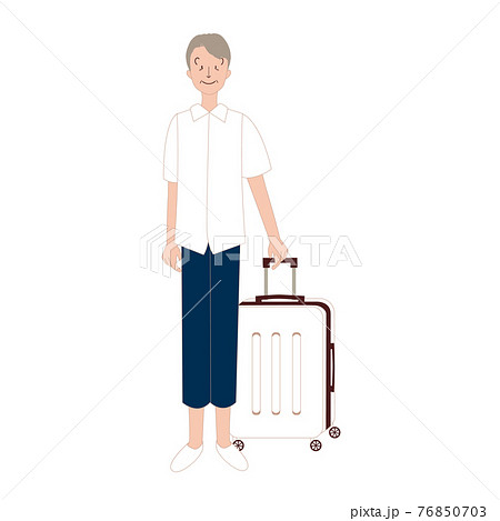 スーツケースを持って旅行するシニア男性 スーツケースを持って旅行するシニア男性 76850703