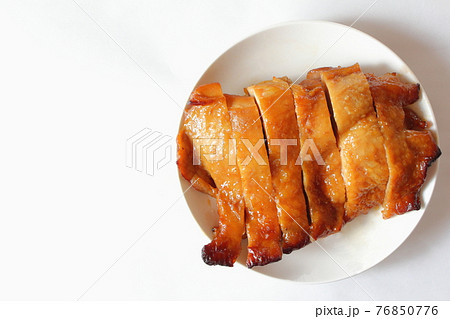 カットされた照り焼きチキン カットされた照り焼きチキン 76850776