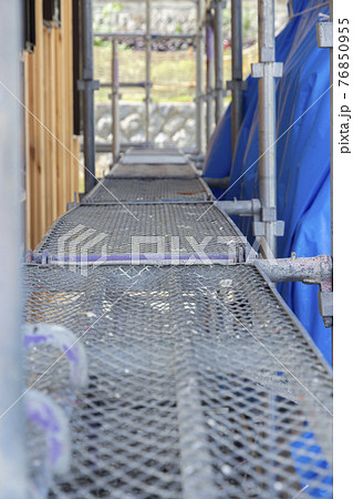 建築現場の足場板 建築現場の足場板 76850955