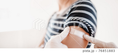 Woman and a doctor in the hospital after vaccination against Covid 19. Woman and a doctor in the hospital after vaccination against Covid 19. 76851883