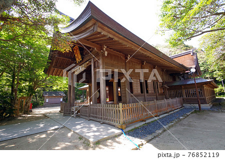 福岡市志賀島にある玄界灘の鎮守志賀海神社社殿 76852119