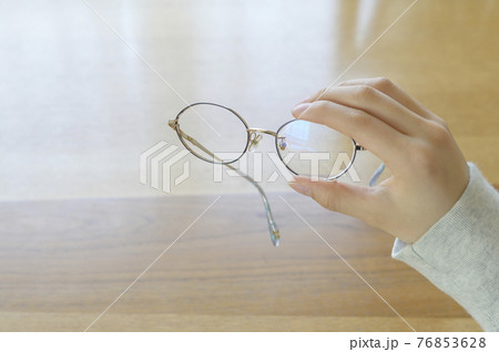 壊れたメガネ 76853628