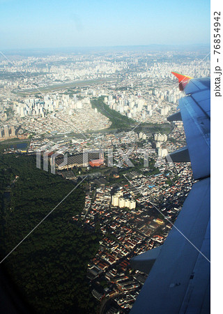 サンパウロの市街風景　空撮 76854942