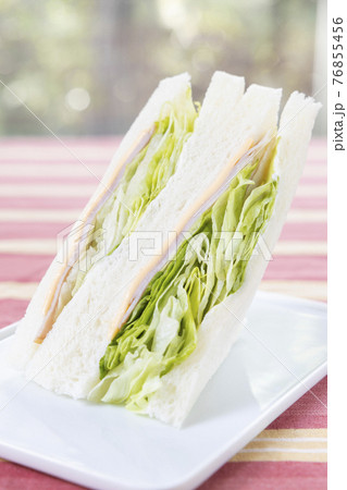 美味しいハムレタスチーズサンド(三角サンド) 美味しいハムレタスチーズサンド(三角サンド) 76855456
