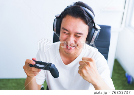 eスポーツ　ゲーム　対戦　 76855737