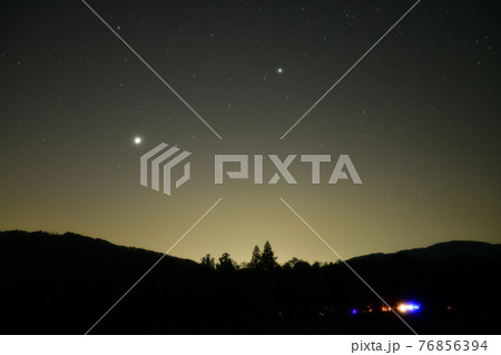 北杜市白州町、南東の空に昇った木星と土星 北杜市白州町、南東の空に昇った木星と土星 76856394