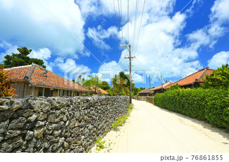 沖縄の原風景　竹富島 76861855
