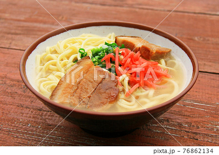 沖縄のソウルフード　沖縄そば 76862134