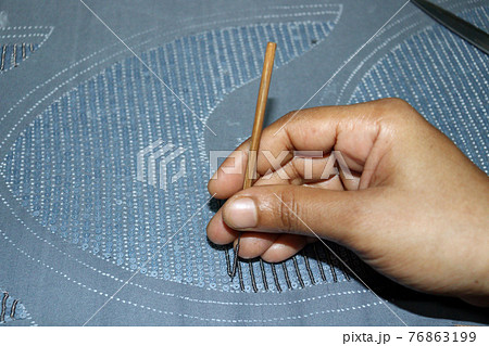 woman shoes design texture on cloth with hand needle for business 76863199