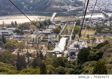 山口県岩国市　岩国城ロープウエーからの吉香公園の眺め 76864075