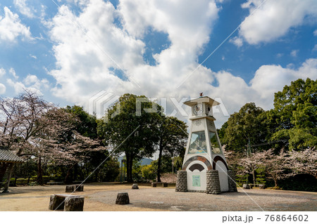 山口県岩国市 岩国城ロープウエー山頂駅にある時計台 山口県岩国市 岩国城ロープウエー山頂駅にある時計台 76864602