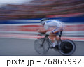 自転車レースの選手 76865992