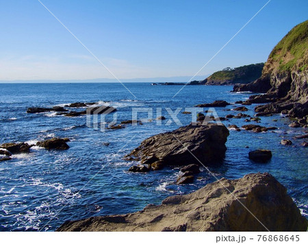 城ヶ島東端の磯浜から伊豆半島方面を望む。2 76868645