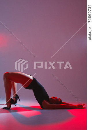 Art portrait of an beautiful fashion model girl 76869734