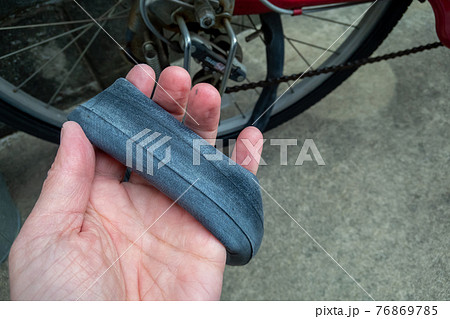 自転車のパンク修理の写真素材 [76869785] - PIXTA