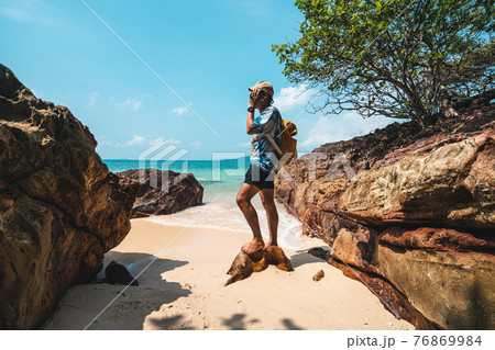 Seaside travel man with yellow bags travel to the beach Seaside travel man with yellow bags travel to the beach 76869984