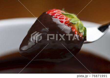 いちごのチョコレートフォンデュ 76871991