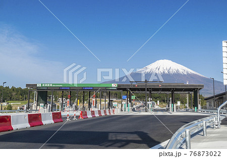 2021年4月10日に開通した新東名高速道路の新御殿場IC 76873022