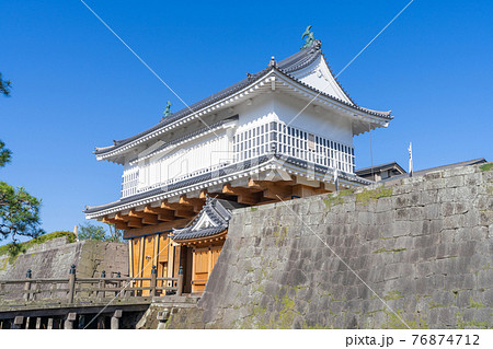 鹿児島城（鶴丸城）と鹿児島県歴史資料センター黎明館 76874712
