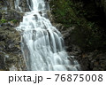 滝の風景 76875008