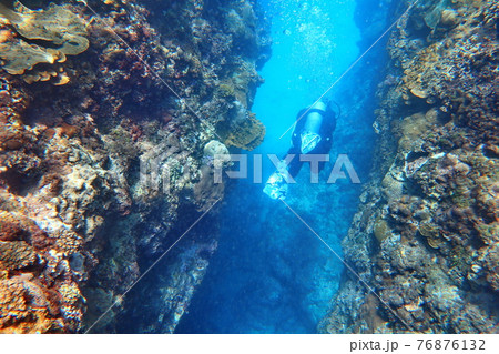 ダイバー 潜水夫 水上 76876132