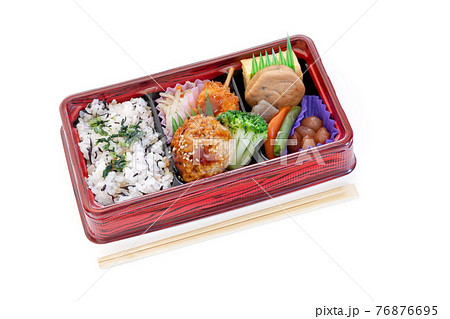 幕の内弁当をお持ち帰り、テイクアウト弁当 76876695