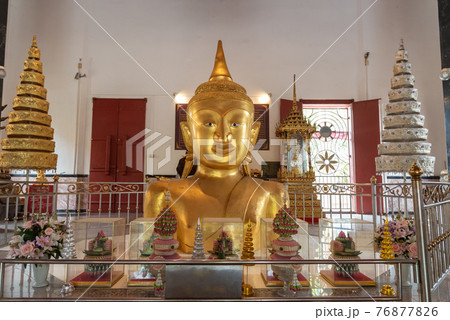 Half big golden Buddha statues in Wat Phra Tong, Called "Phra pud" 76877826