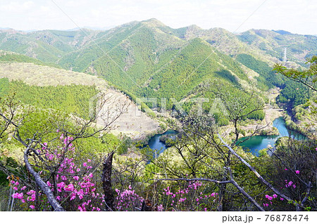 足利　仙人ヶ岳への登山道から見る松田川ダムと赤雪山 76878474