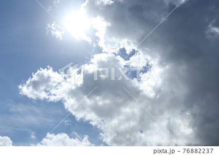 青空にわきあがる白い雲(積雲、積乱雲) 青空にわきあがる白い雲(積雲、積乱雲) 76882237