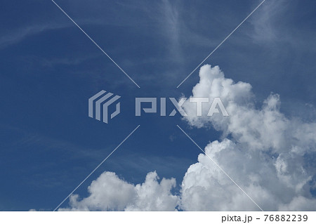 青空にわきあがる白い雲(積雲、積乱雲) 青空にわきあがる白い雲(積雲、積乱雲) 76882239