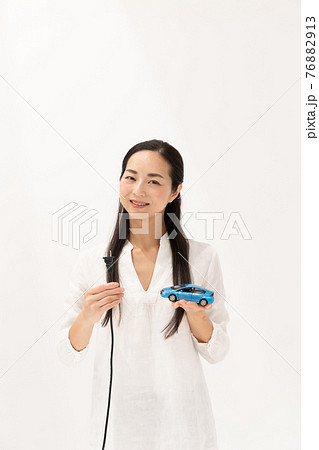 電気自動車　エコカー　エコロジーイメージ 76882913