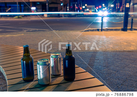 路上飲みイメージ写真 路上飲みイメージ写真 76886798