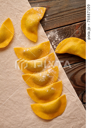 Raw homemade ravioli pasta with spinach and ricotta Raw homemade ravioli pasta with spinach and ricotta 76887109