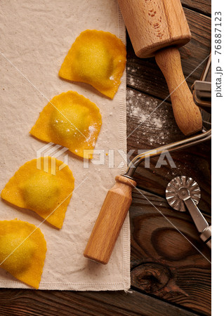Raw homemade ravioli pasta with spinach and ricotta Raw homemade ravioli pasta with spinach and ricotta 76887123
