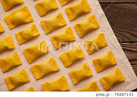 Raw homemade ravioli pasta with spinach and ricotta Raw homemade ravioli pasta with spinach and ricotta 76887133