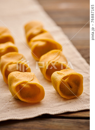 Raw homemade ravioli pasta with spinach and ricotta 76887165