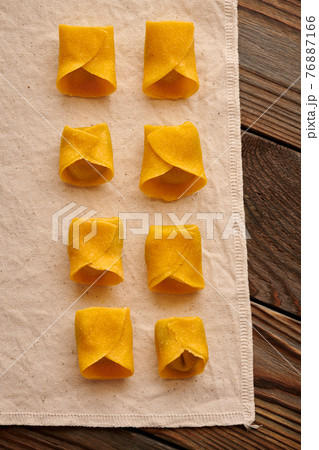 Raw homemade ravioli pasta with spinach and ricotta 76887166