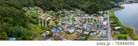 Mountain and houses at Kawaguchi lake side, Japan 76888095