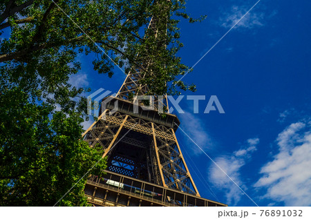 view from the bottom of the Eiffel Tower. Paris, France view from the bottom of the Eiffel Tower. Paris, France 76891032