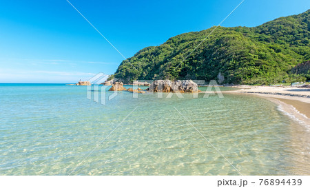 岩美ブルー東浜海岸の夏景色 76894439
