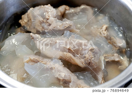 茹で冷ました牛すじとコラーゲン 茹で冷ました牛すじとコラーゲン 76894649