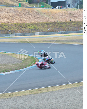 バイクレース　4月曇り 76894888