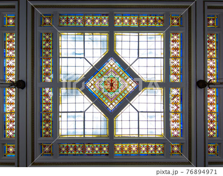 大阪府庁のステンドグラス（大阪市・大阪） 76894971