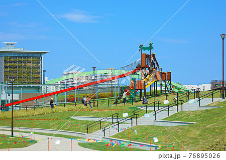 荒川区　新しい宮前公園の滑り台　新設公園　 76895026