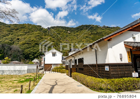 山口県岩国市　吉香公園から見た岩国城とロープウェイ　シロヘビの館と鵜の里 76895804